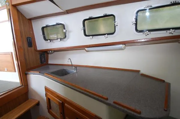 Slide: The Image of Albin 27 Sport Cruiser Express 1986 - 9