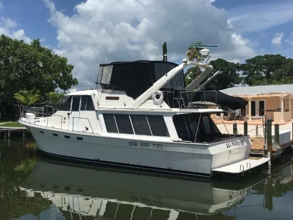 Slide: The Image of Bayliner 4588 Pilot House Motor Yacht 1986 - 0