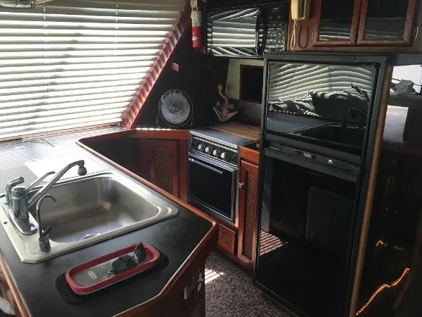 Slide: The Image of Bayliner 4588 Pilot House Motor Yacht 1986 - 10