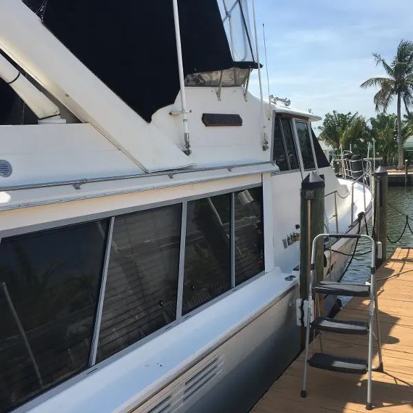 Slide: The Image of Bayliner 4588 Pilot House Motor Yacht 1986 - 2
