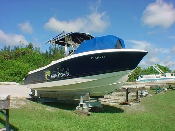 Slide: The Image of Hydra-Sports 2400 CC Vector 2005 - 2