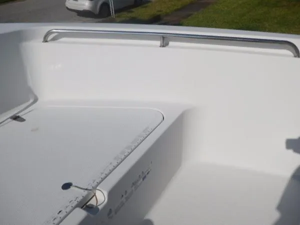Slide: The Image of Sea Pro 206 Center Console 2004 - 10