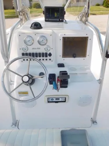 Slide: The Image of Sea Pro 206 Center Console 2004 - 4