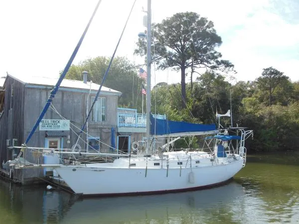 Slide: The Image of Endeavour 37 Custom Cutter 1978 - 0