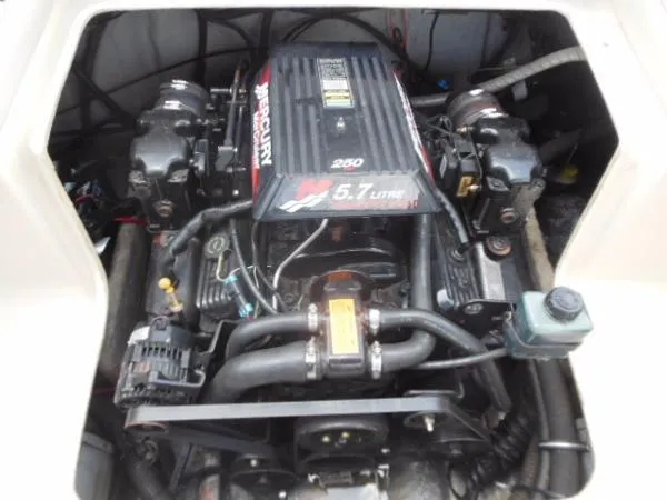 Slide: The Image of Crownline Boats 215 CCR 2001 - 11