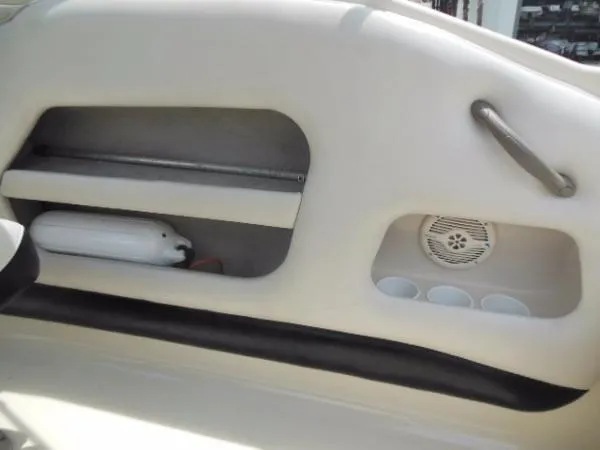 Slide: The Image of Crownline Boats 215 CCR 2001 - 7