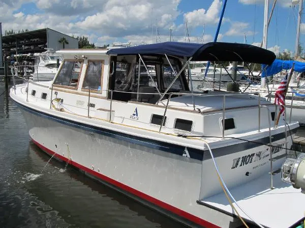 Slide: The Image of Albin 34 Motor Yacht 1986 - 1