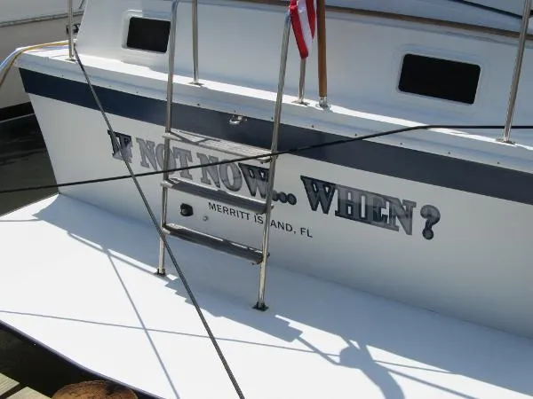 Slide: The Image of Albin 34 Motor Yacht 1986 - 5