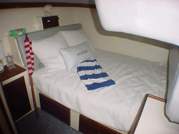 Slide: The Image of Albin 34 Motor Yacht 1986 - 8