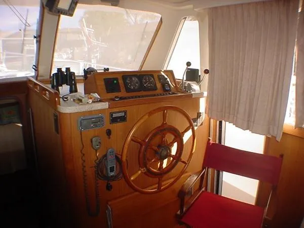 Slide: The Image of Mainship 350/390 Trawler 1999 - 4