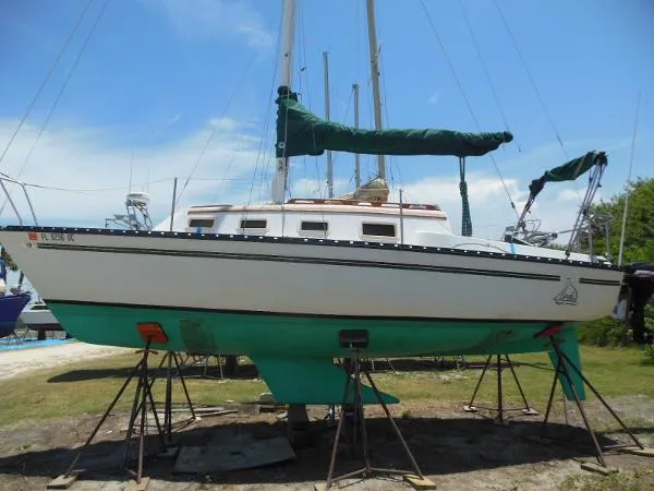 Slide: The Image of Hunter 25 Sloop 1980 - 0