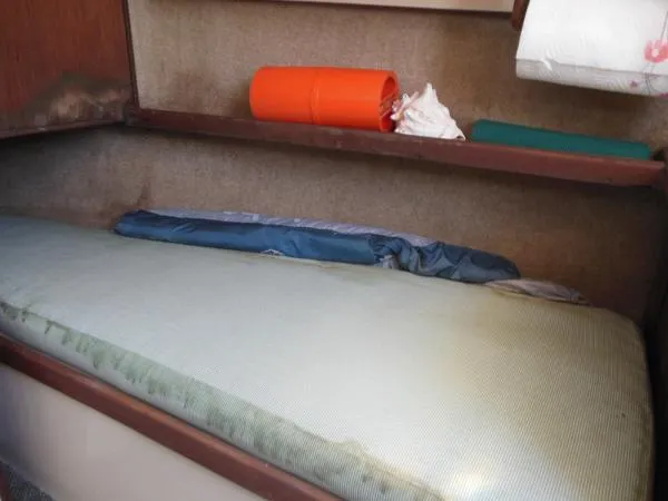 Slide: The Image of Hunter 25 Sloop 1980 - 10