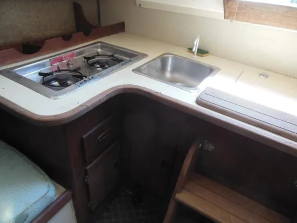 Slide: The Image of Hunter 25 Sloop 1980 - 11