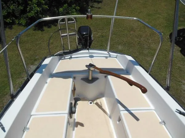 Slide: The Image of Hunter 25 Sloop 1980 - 7