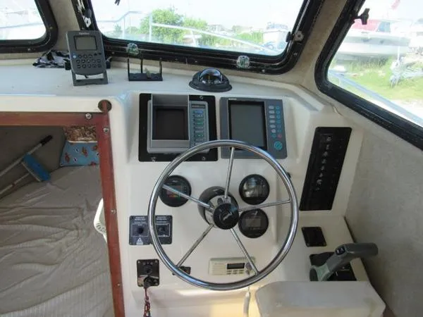 Slide: The Image of Parker Marine 2520 1999 - 6