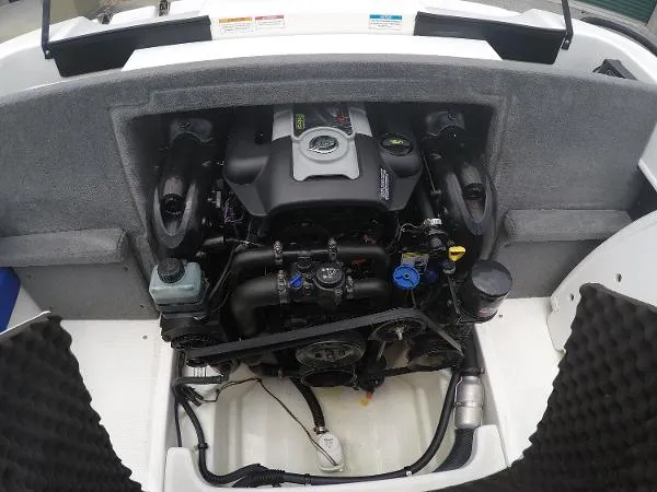Slide: The Image of Sea Ray 205 Sport 2012 - 7