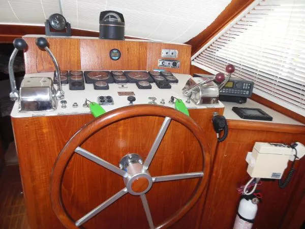 Slide: The Image of Californian Motor Yacht 1988 - 10