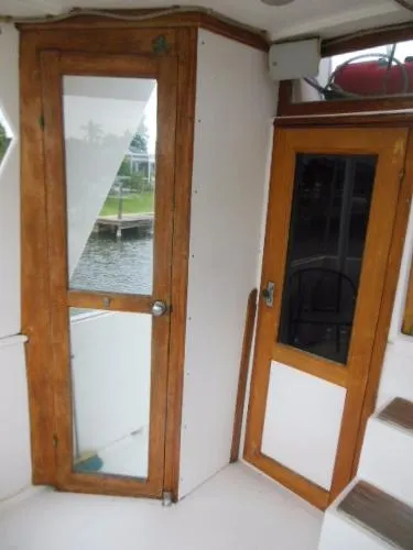 Slide: The Image of Nova Heritage East 36 Sundeck Trawler 1988 - 7