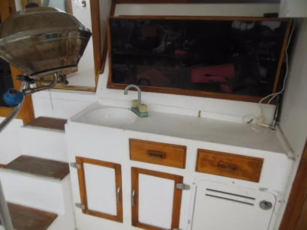 Slide: The Image of Nova Heritage East 36 Sundeck Trawler 1988 - 8