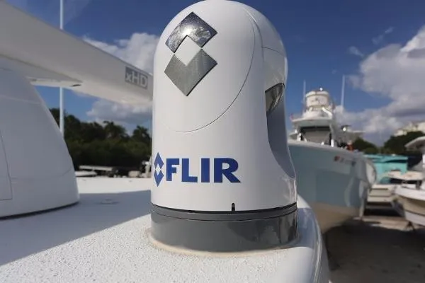 Slide: The Image of Yellowfin Center Console 2015 - 10