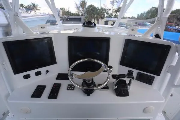 Slide: The Image of Yellowfin Center Console 2015 - 5