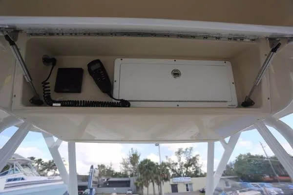 Slide: The Image of Yellowfin Center Console 2015 - 9