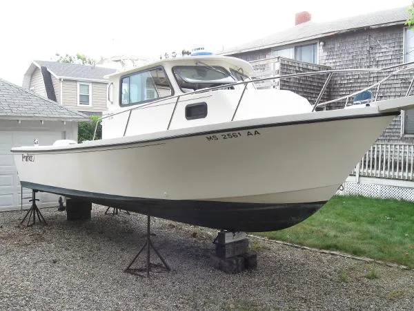 Slide: The Image of Parker Marine 2520 Deep Vee Sport Cabin 1999 - 3