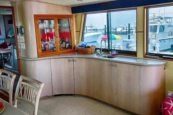 Slide: The Image of Hatteras 74 Cockpit Motor Yacht 1990 - 4