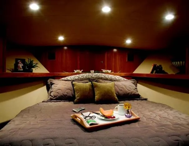 Slide: The Image of Albemarle 410 Convertible 2007 - 5