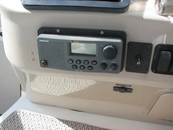 Slide: The Image of Sea Ray 340 Sundancer 1999 - 9