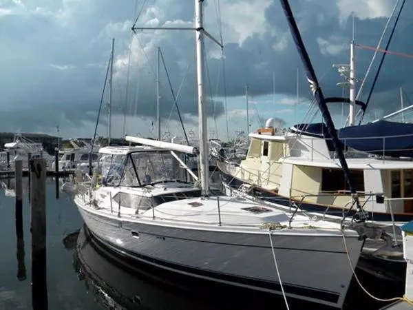 Slide: The Image of Hunter 450 Center Cockpit 2006 - 0