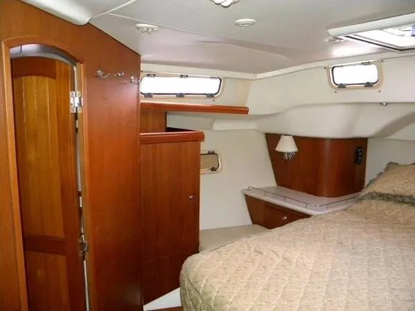 Slide: The Image of Hunter 450 Center Cockpit 2006 - 4