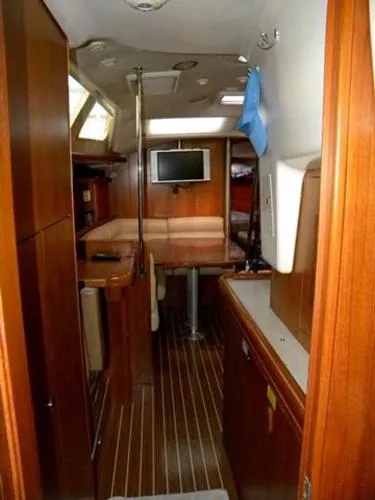 Slide: The Image of Hunter 450 Center Cockpit 2006 - 7