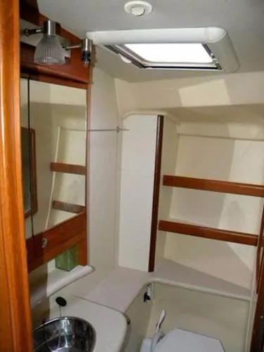 Slide: The Image of Hunter 450 Center Cockpit 2006 - 8