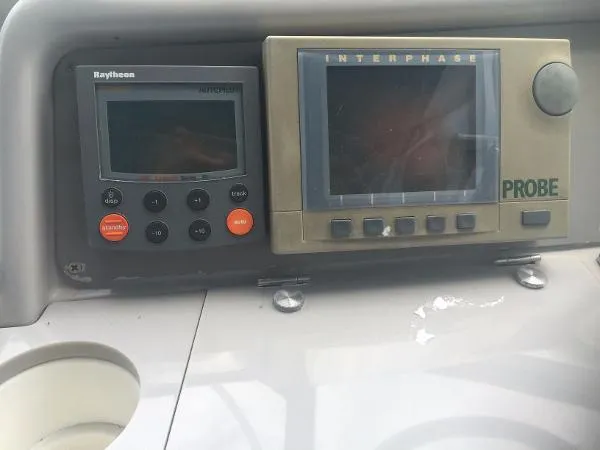 Slide: The Image of Formula Performance Cruiser 1998 - 10