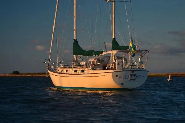 Slide: The Image of Pearson 424 Ketch 1980 - 1