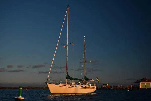 Slide: The Image of Pearson 424 Ketch 1980 - 2