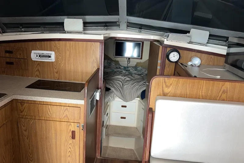 Slide: The Image of 1981 Bertram 33 Sport Fisherman boat deck with chair and Magma grill. - 9