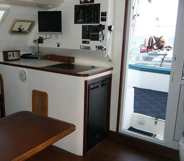 Slide: The Image of Island Spirit 37 Catamaran 1999 - 6