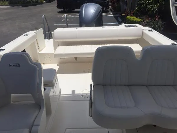 Slide: The Image of Robalo R247 Dual Console 2012 - 8