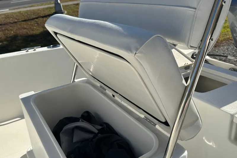 Slide: The Image of 2014 Nautistar 1810 CC boat seat with open storage compartment. - 5