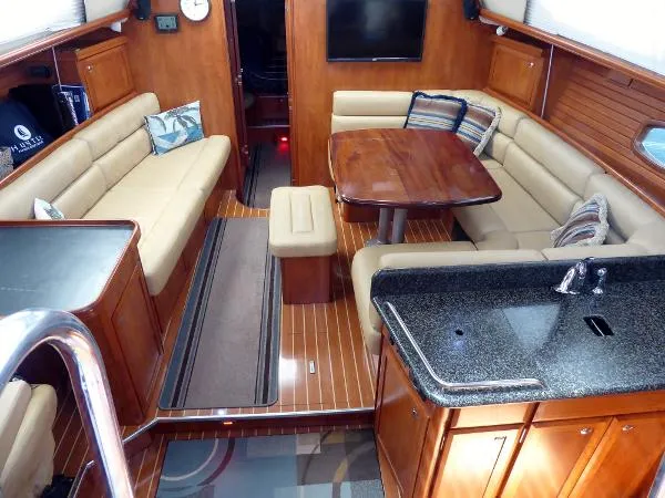 Slide: The Image of Hunter 50 Center Cockpit 2010 - 1