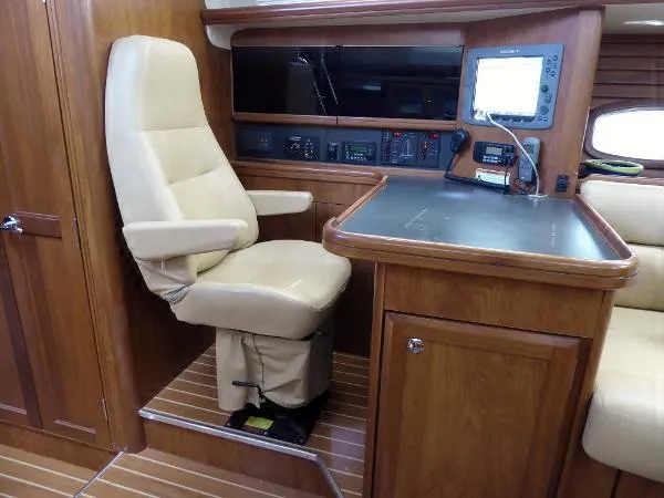 Slide: The Image of Hunter 50 Center Cockpit 2010 - 8