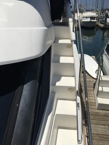 Slide: The Image of Silverton 322 Motor Yacht 2000 - 3