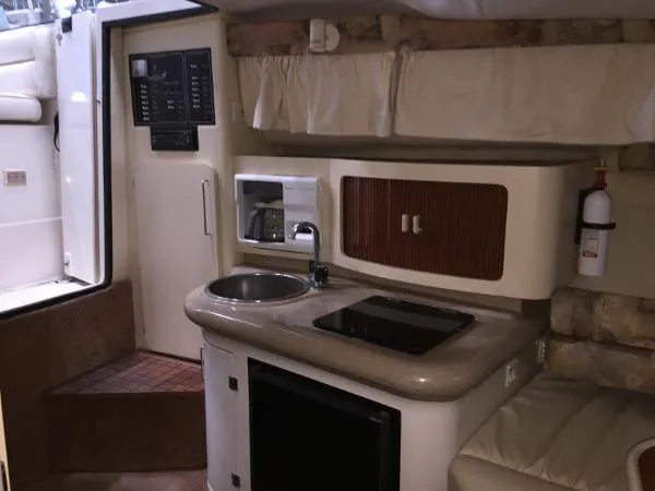 Slide: The Image of Monterey 276 Cruiser 1998 - 6
