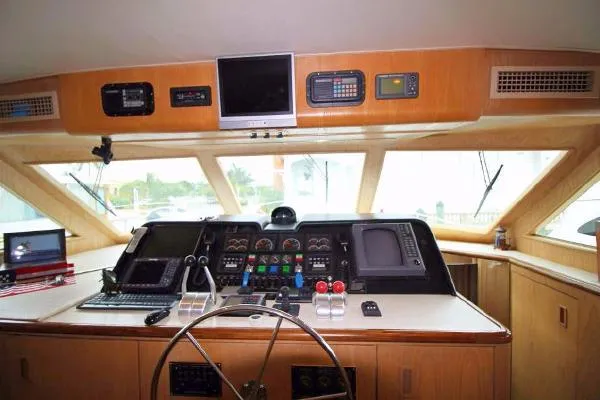 Slide: The Image of Hatteras 67 Sport Deck 1997 - 4