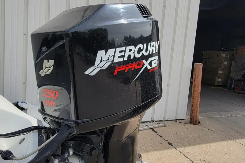 Slide: The Image of Mercury Pro XB 250 EFI outboard motor on 2000 Ranger 522DVX Comanche boat. - 16