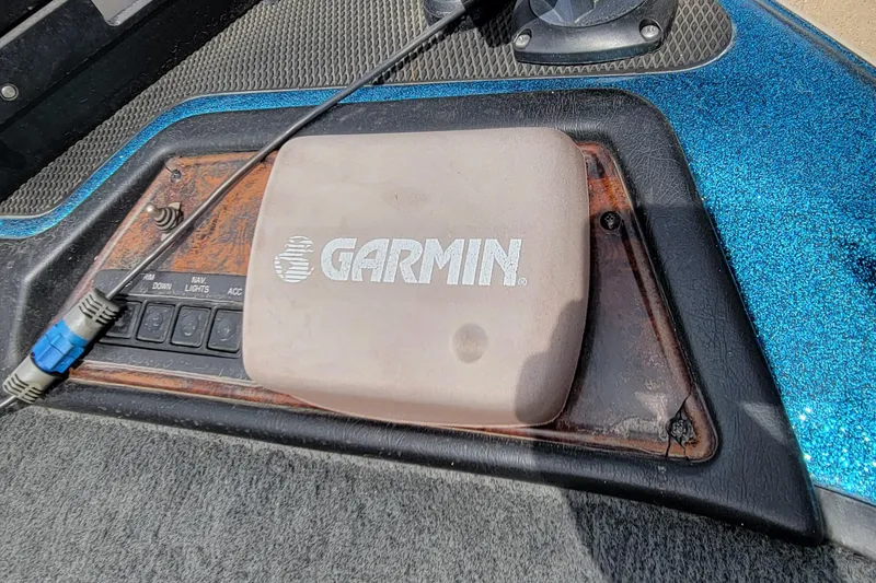 Slide: The Image of Garmin device on 2000 Ranger 522DVX Comanche boat dashboard with control switches. - 22