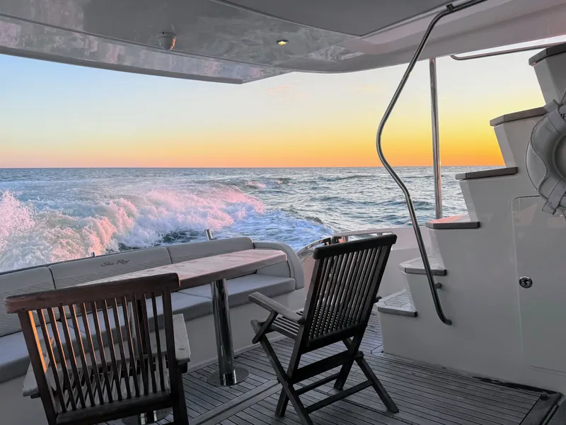 Slide: The Image of Sea Ray L650 Fly 2018 - 14