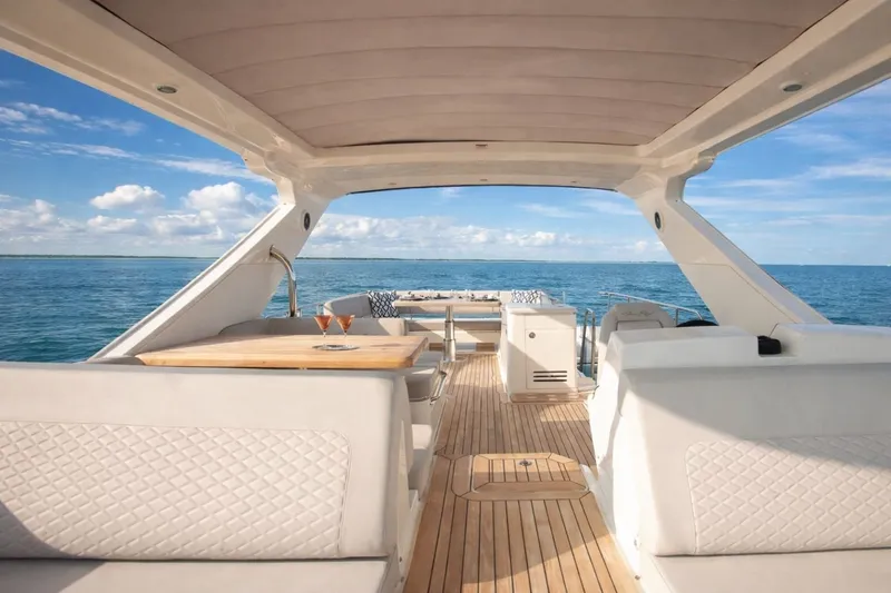 Slide: The Image of Sea Ray L650 Fly 2018 - 15